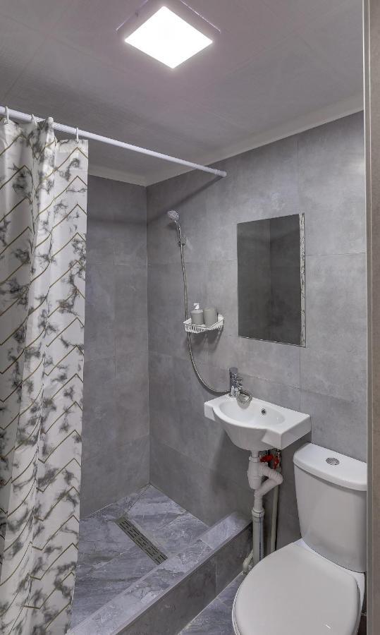 Yourhouse На Розыбакиева Утепова Недалеко От Меги Almaty Esterno foto