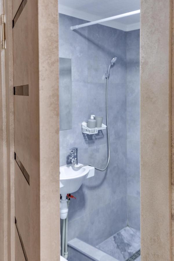 Yourhouse На Розыбакиева Утепова Недалеко От Меги Almaty Esterno foto
