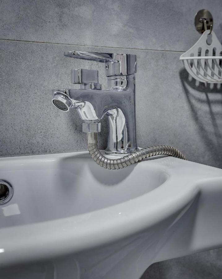 Yourhouse На Розыбакиева Утепова Недалеко От Меги Almaty Esterno foto