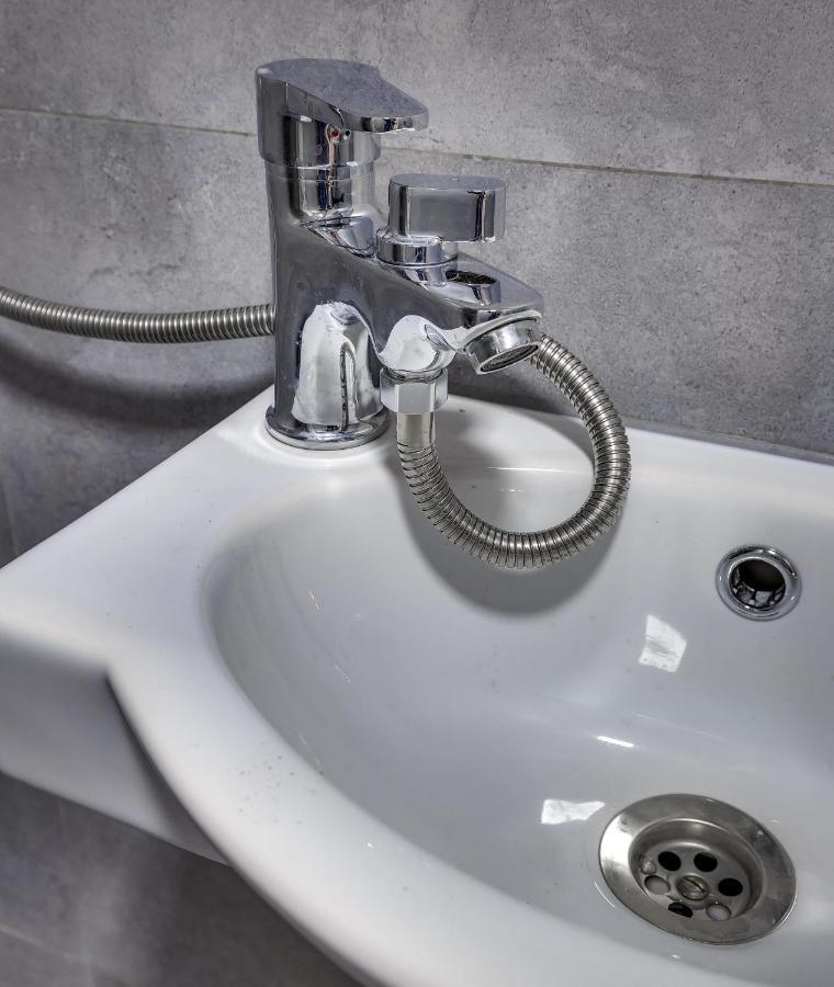 Yourhouse На Розыбакиева Утепова Недалеко От Меги Almaty Esterno foto