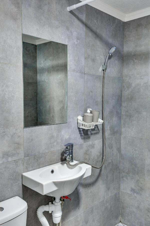Yourhouse На Розыбакиева Утепова Недалеко От Меги Almaty Esterno foto